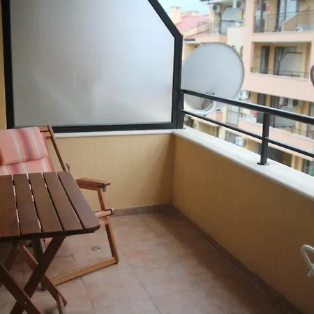 شقة Apartament S Vidom Na Bassein سفيتي فلاس