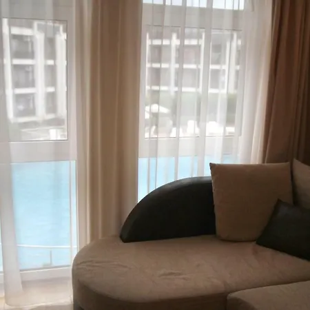 شقة Apartament S Vidom Na Bassein *